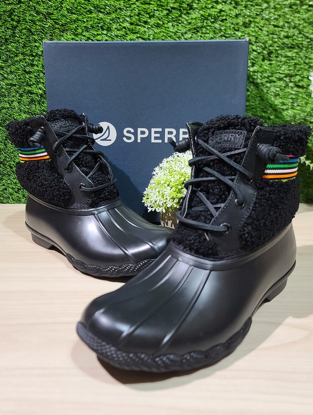 Sperry Women's Saltwater Sherpa Black Boots / US Women's 6.5 NEW